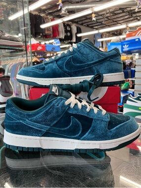 Nike Dunk Low Velvet Teal Size 10.5